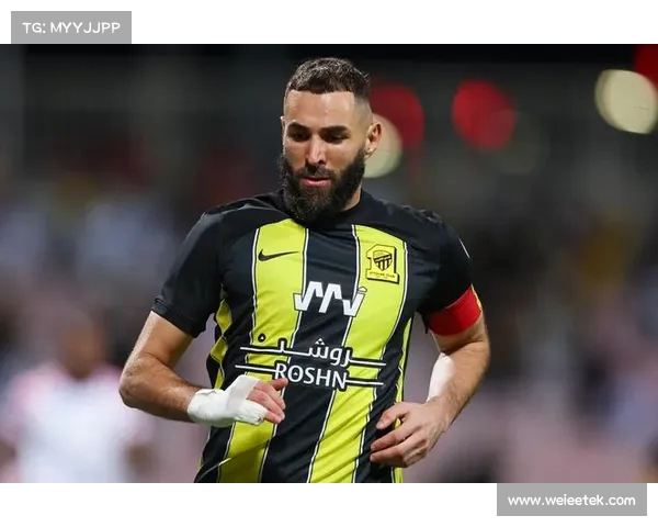吉达联合球迷不满表现抨击本泽马称其为失败之子的争议之声 吉达联合球迷不满表现抨击本泽马称其为失败之子的争议之声